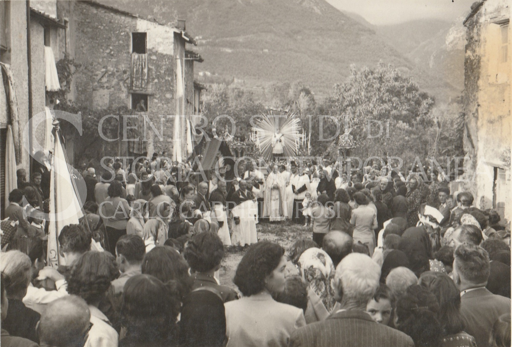 La Processione di San Luigi Gonzaga a Montebello a&nbsp;Camaiore.